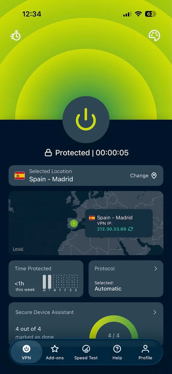 Aplikace ExpressVPN pro iPhone připojená k Madridu ve Španělsku v tmavém režimu