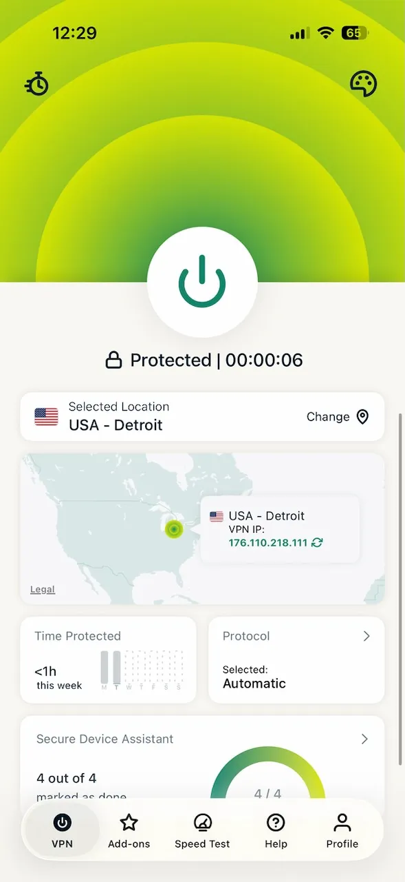 Aplikace ExpressVPN pro iPhone připojená k serveru v Detroitu ve Spojených státech s mapou
