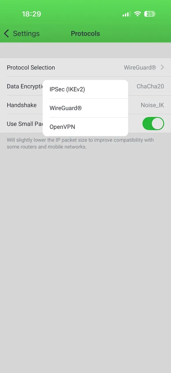 Application Private Internet Access pour iPhone avec le choix du protocole entre WireGuard, OpenVPN et IKEv2