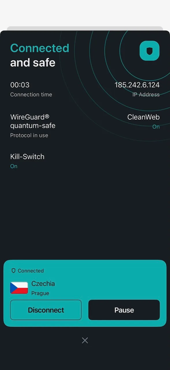 Aplikace Surfshark pro iPhone připojená k Praze se zapnutým CleanWeb a Kill Switch
