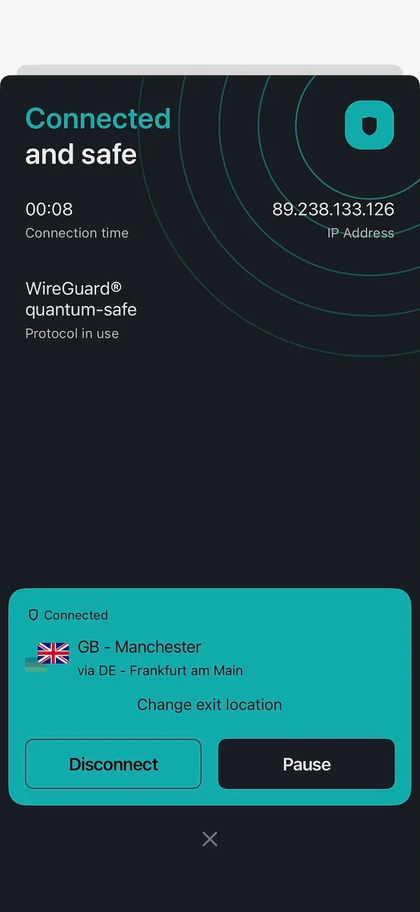 Připojení MultiHop do Manchesteru přes Frankfurt v Německu v aplikaci Surfshark pro iPhone